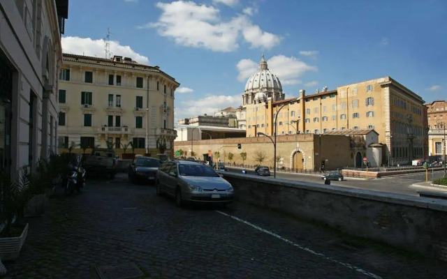 All'Ombra del Cupolone