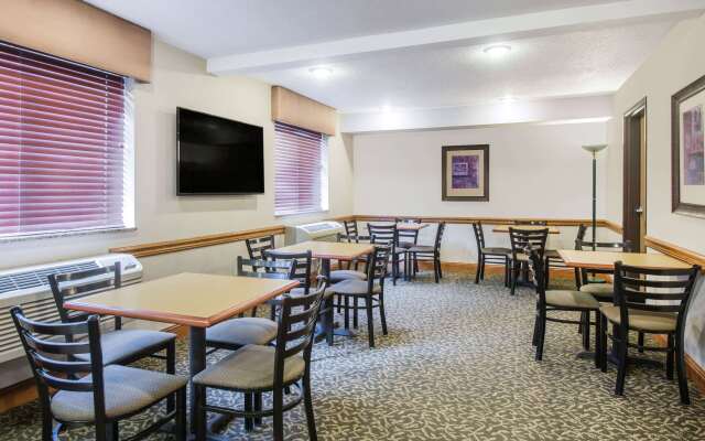 Super 8 by Wyndham Clearfield