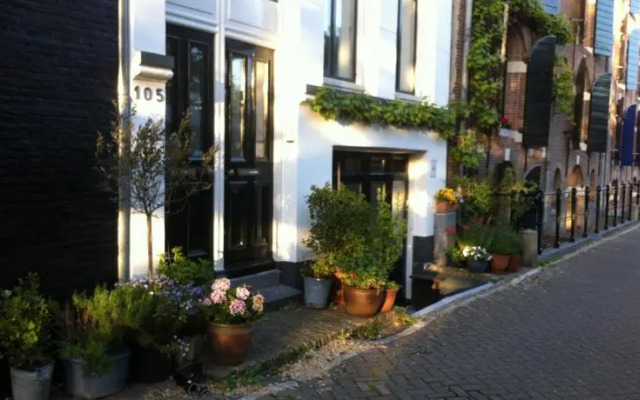 bedmetbootje & bedwithmotorboat