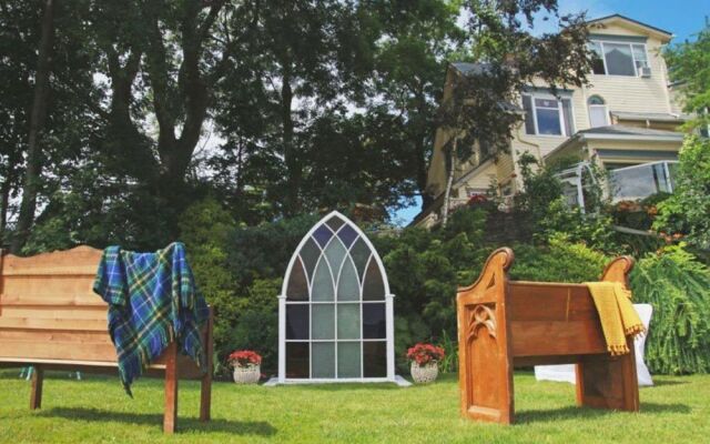 A Boat to Sea Bed & Breakfast