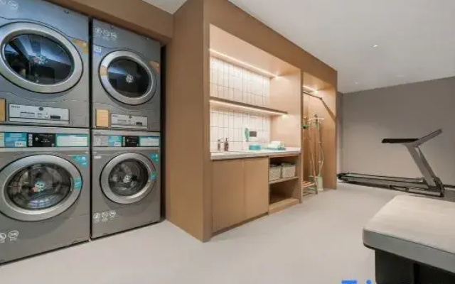 Urban convenience hotel (wuhan university of technology store)