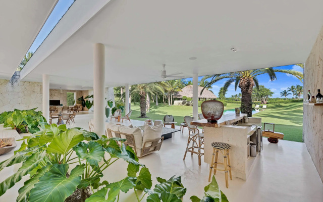 Magnificent 5BR Modern Tropical Villa With Pool