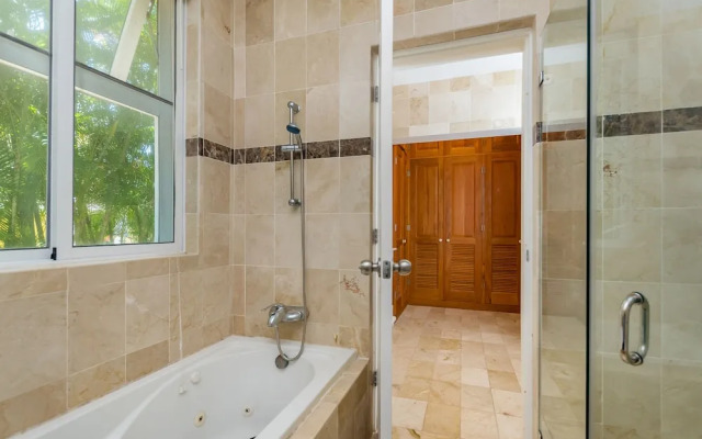 5-star villa near Playa Blanca Beach