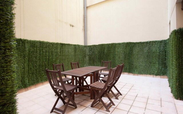 Large Guell Apartment