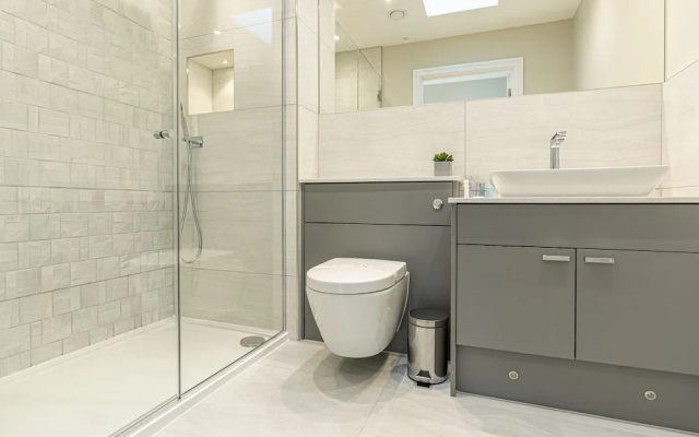 Celador Apartments - Bond House