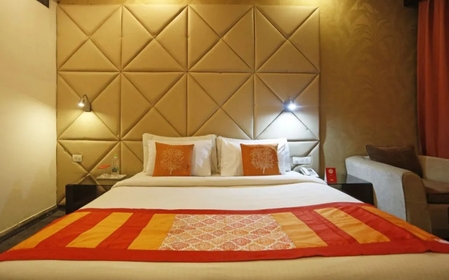 OYO 10968 Hotel Almati 1