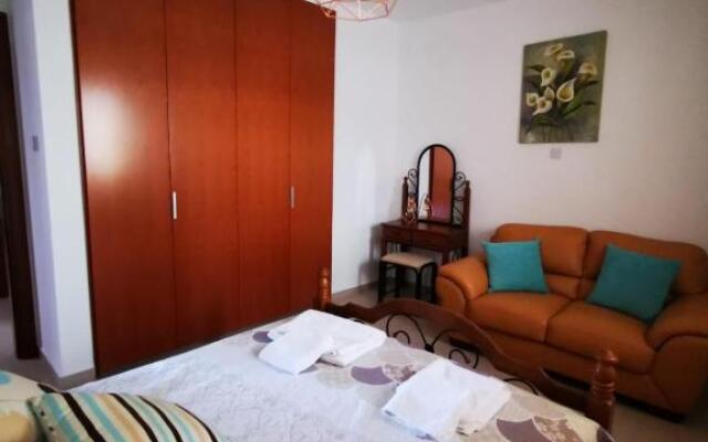 Escape and relax cozy apartment in Pafos!