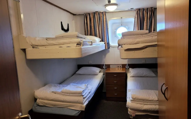 Laivahostel S/S Bore