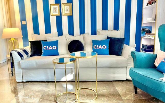 New Retropolitan Club - luxstay apt with terrace In Patras