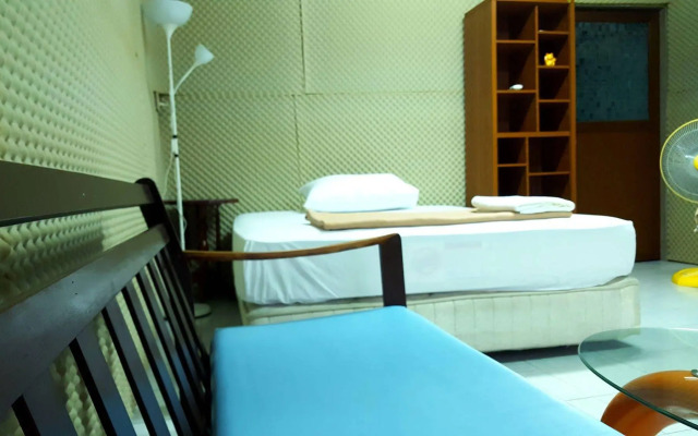 Super Hostel