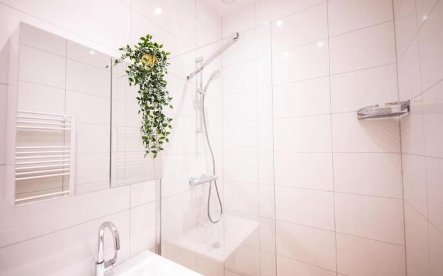 Delightful 2 Bedroom Serviced Apartment 54m2 -MST40D-