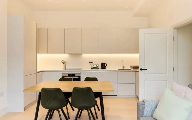 The East London Mile Crib - Bright 2bdr Flat