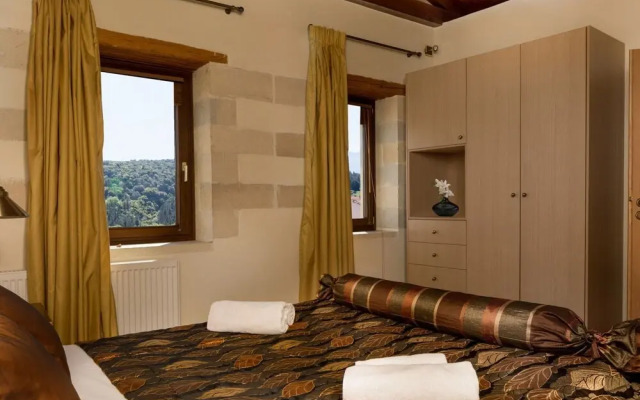 Cozy Holiday Home With Pool and Whirlpool in Maheri