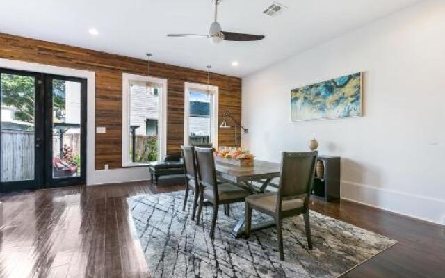 Luxury Loft-Style 3BR Townhouse by Hosteeva