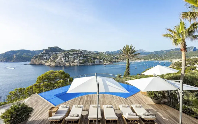 Sea-view Villa Near Port