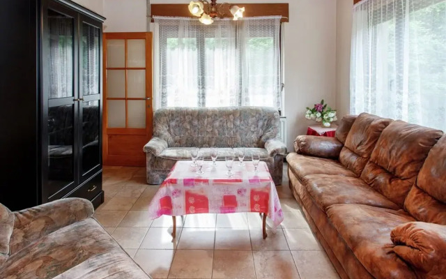 Quaint Holiday Home With Fenced Garden in Manhay