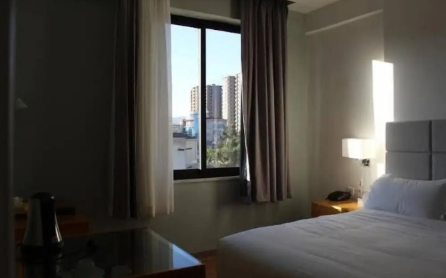 Cot Hotel