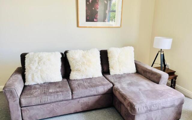 Ilkley Apartment with Parking