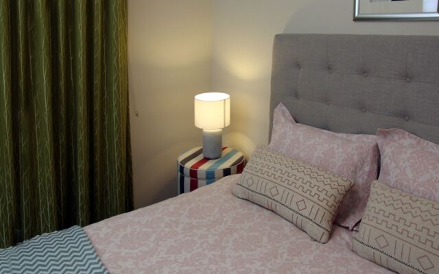 Adelaide Central Apartment - 3Br, 2Bath & Carpark