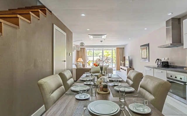 Las Islas Condominiums