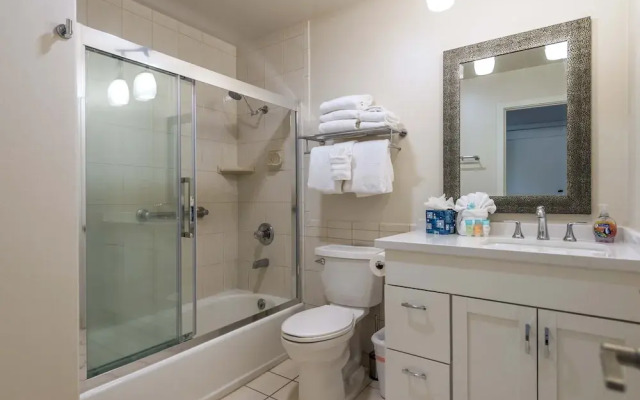 Noelani 304 3bdrm 2.5 Bath 3 Bedroom Condo by RedAwning
