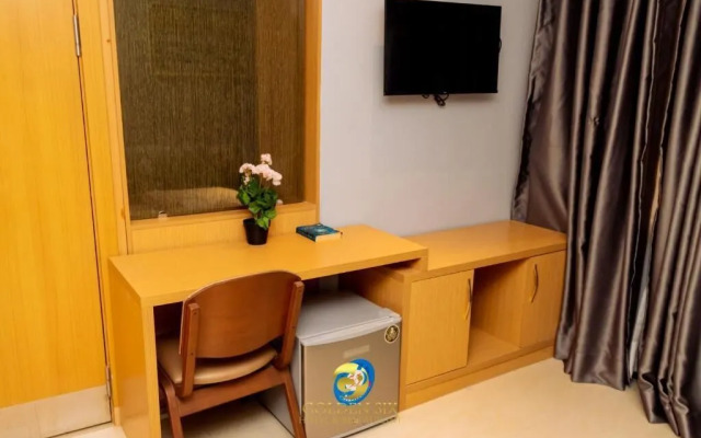 Golden Six Hotel & Restaurant