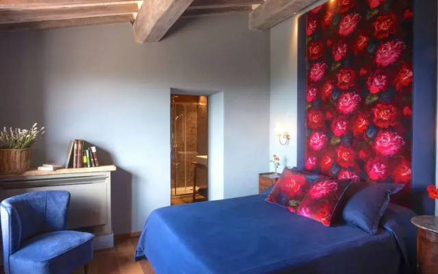 Villa in Arezzo With Pool and Vineyards