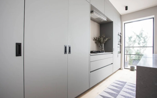 Redcliffe Square XII by Onefinestay