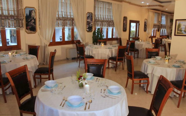 Famissi Hotel