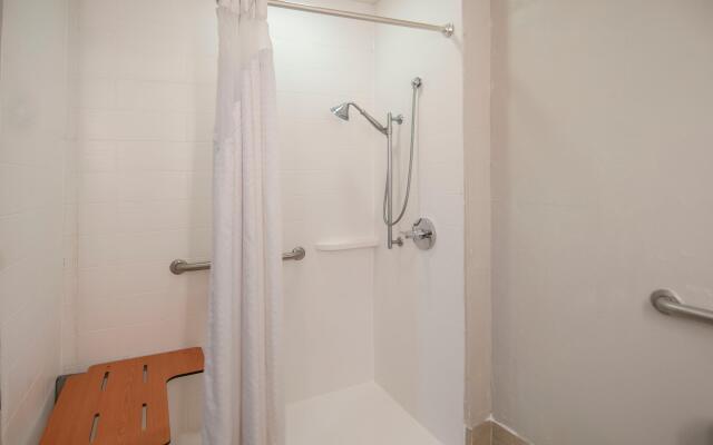 Holiday Inn Express & Suites Ocean Springs by IHG