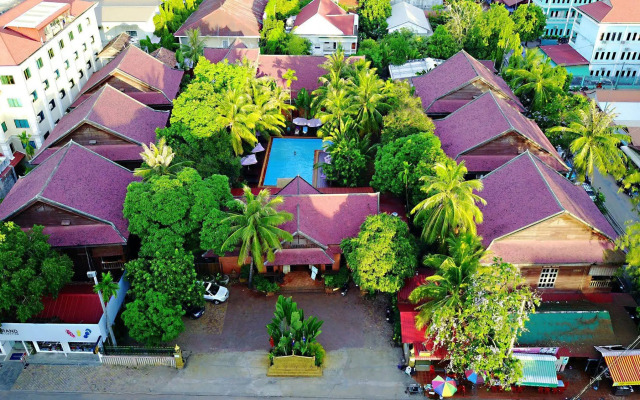 Neak Pean Hotel - Wooden House