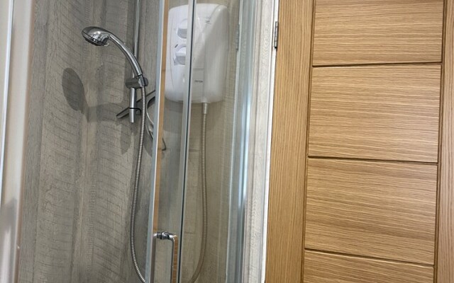 Worthing Beach 180 - 2 bed Seafront With Parking