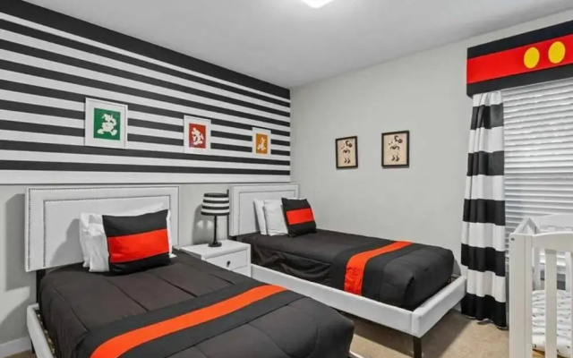 Beautiful Vacation Home With Splash Pool 35