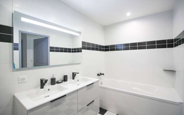 Maison bleue du bassin