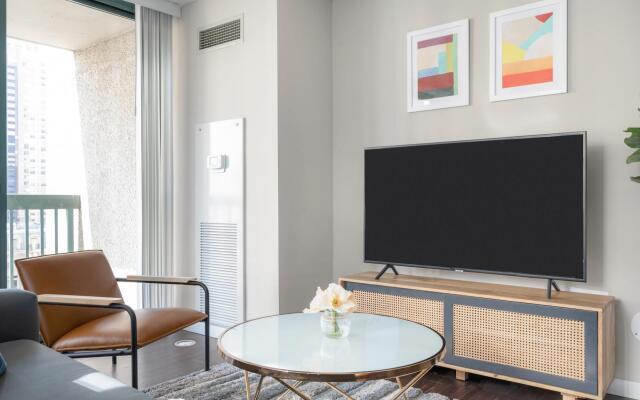 Chicago | Contactless! Family Friendly 2BD/2BA + Kitchen, W/D