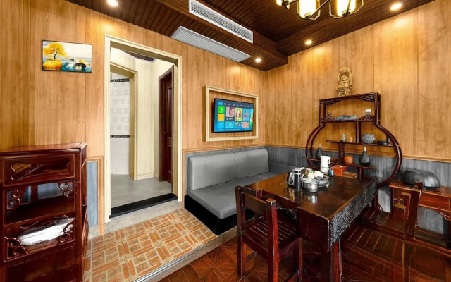 Laoshan Swan Castle Vacation Garden B&B