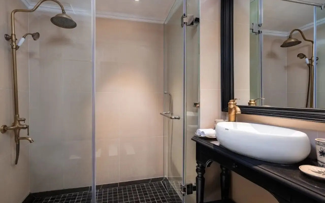 The Flower Boutique Hotel & Travel