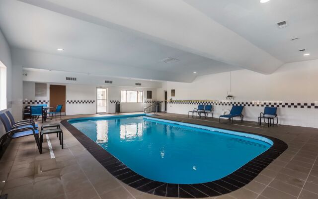 Magnolia Bay Hotel & Suites