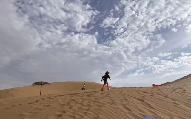 Zhongwei Moshang Fanxing Desert Star Watching Homestay