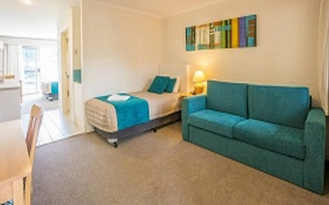 Mollymook Shored Hotel