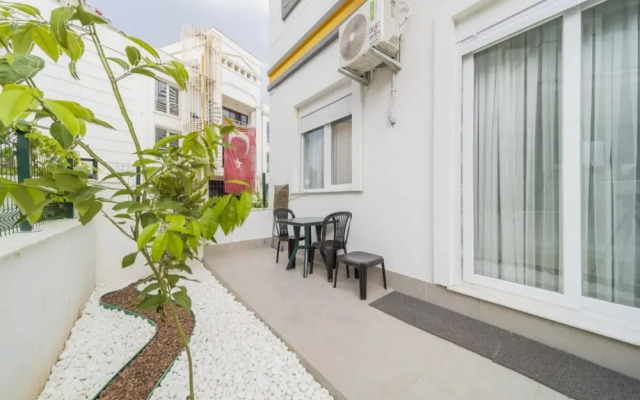 Charming and Central Flat Near Beach in Muratpasa