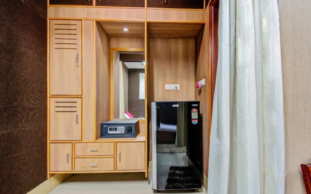 OYO 1327 Inchara Hotel