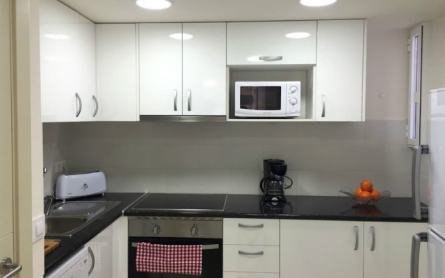 Quaint Apartment in Roses near Nova Sand Beach