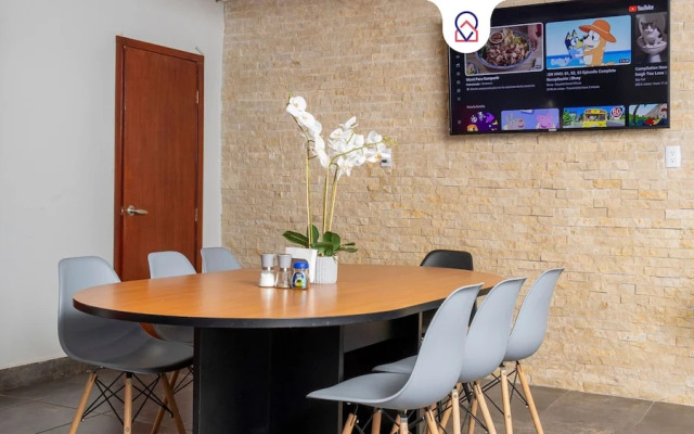 Apt in Del Valle Great Location near WTC