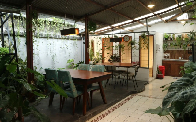 Semeru Hostel Malang - Adults Only