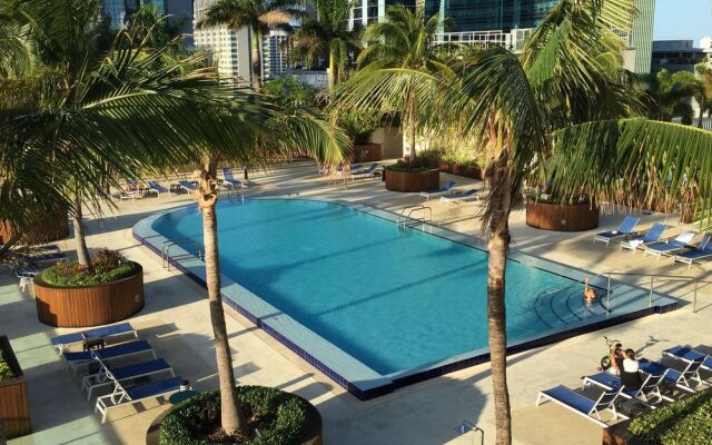 Lyx Miami Suites