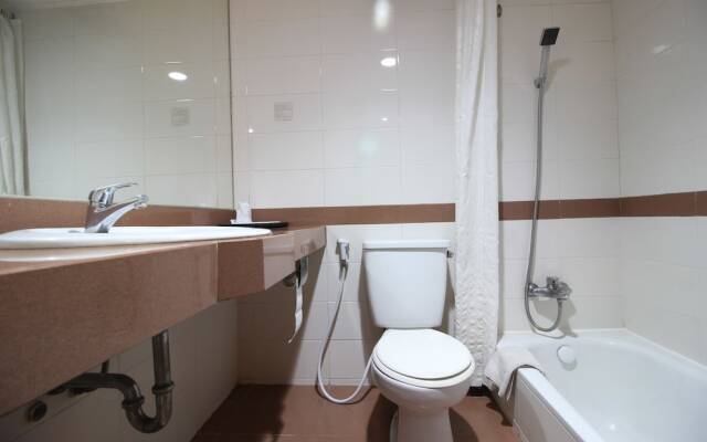 RedDoorz Premium @ Slamet Riyadi 2