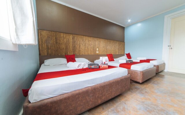 RedDoorz @ N Roldan Street