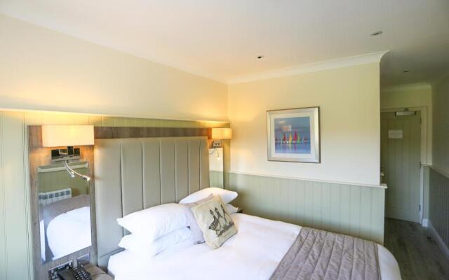 Duck Bay Hotel