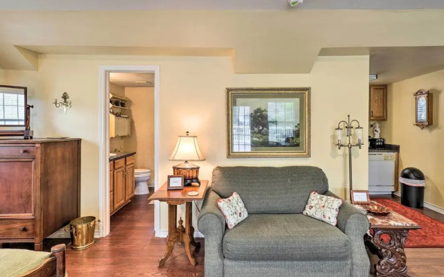 Studio in College Station w/ Expansive Deck!